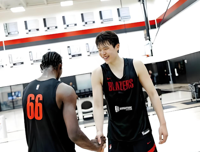 九游官网-赛季报销！1场没打就被裁！ 杨瀚森也要警觉了！