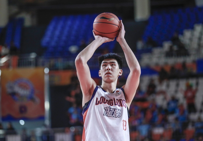 10投狂砍20分9板！这才是CBA顶级大中锋，杜锋将他交易追悔莫及？|辽宁男篮|男篮|广州男篮|威金顿|徐昕_新浪体育_新浪新闻