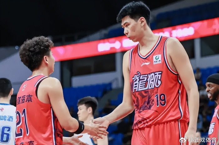 10投狂砍20分9板！这才是CBA顶级大中锋，杜锋将他交易追悔莫及？|辽宁男篮|男篮|广州男篮|威金顿|徐昕_新浪体育_新浪新闻