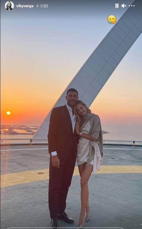 九游互动-【夜读】为求转会穿死敌球衣去训练，太没溜了！