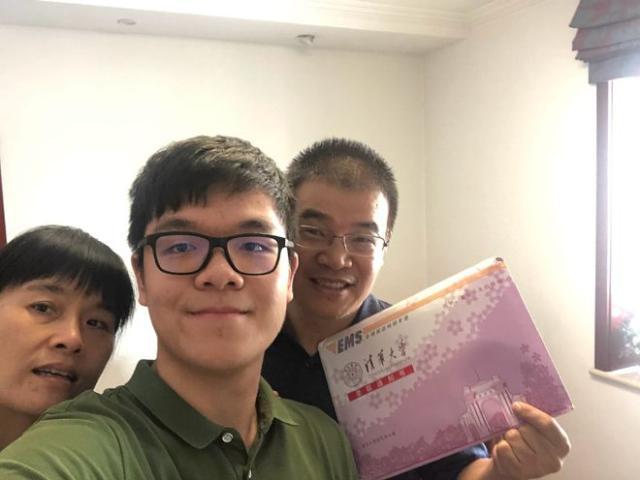 九游互动-【夜读】为求转会穿死敌球衣去训练，太没溜了！