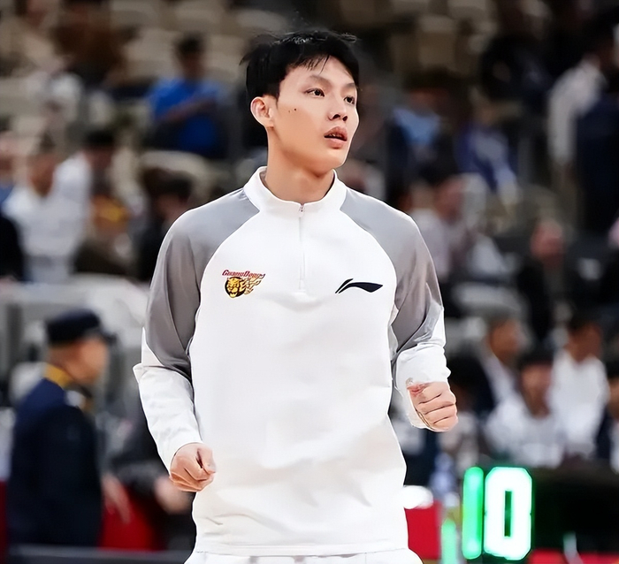 九游官网-广东球迷刷屏杜锋下课！进攻只靠外援，防守到处漏，2将被用废了|辽宁男篮|广东男篮|徐杰|比赛|赛季_新浪体育_新浪新闻