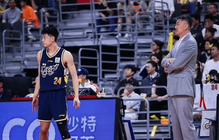 九游官网-广东球迷刷屏杜锋下课！进攻只靠外援，防守到处漏，2将被用废了|辽宁男篮|广东男篮|徐杰|比赛|赛季_新浪体育_新浪新闻